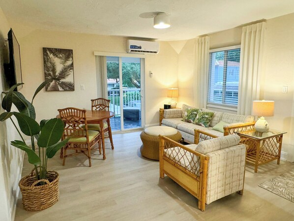 Living area - Coral Gables Apartment (Coral Gables)