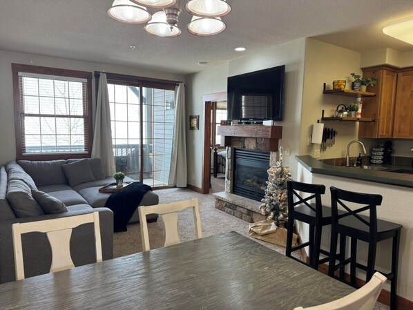 スマートテレビ、暖炉