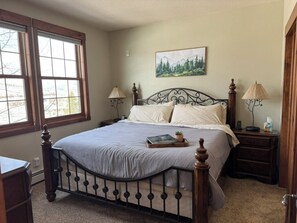 2 chambres, fer et planche à repasser, lit parapluie, Wi-Fi gratuit