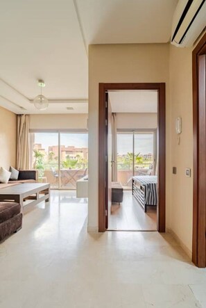 TV - Prestigia Golf, Atlas & Pool View Apartment (Marrakesh)
