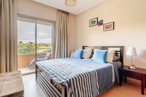 Silitysrauta/-lauta, Wi-Fi, vuodevaatteet