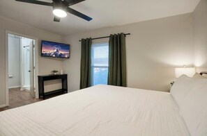 3 bedrooms, in-room safe, iron/ironing board, travel crib