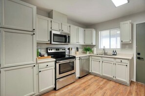 Fridge, microwave, oven, stovetop - Desert Vista Getaway - Pet Friendly/Games/RV Parking! (Casa Grande)