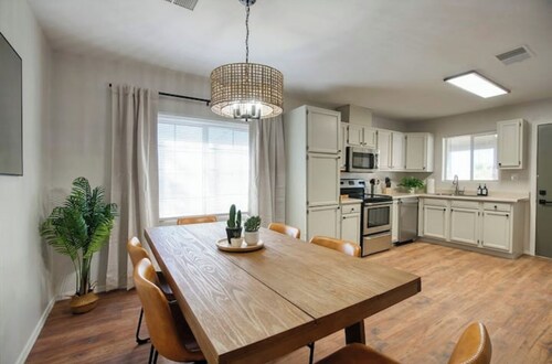Desert Vista Getaway - Pet Friendly/Games/RV Parking!