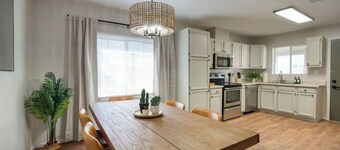 Desert Vista Getaway - Pet Friendly/Games/RV Parking!