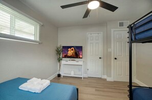 3 bedrooms, in-room safe, iron/ironing board, travel crib - The Affordable Oasis  (Phoenix)