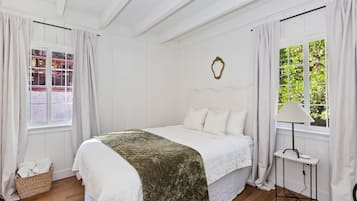 3 bedrooms, travel crib, WiFi, bed sheets