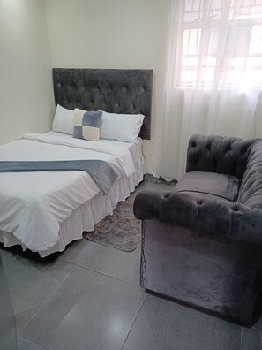 3 bedrooms, WiFi, bed sheets - Nice 3-bedroom Aprt with WiFi at 59 lindhorst st Kenilworth Joburg South 2190 (Johannesburg South)