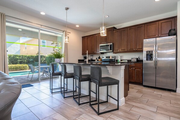Fridge, microwave, oven, stovetop - 421 NP - Exquisite Retreat at Encore Resort (Kissimmee)