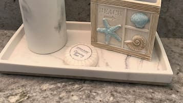 Separate tub and shower, free toiletries, hair dryer, towels