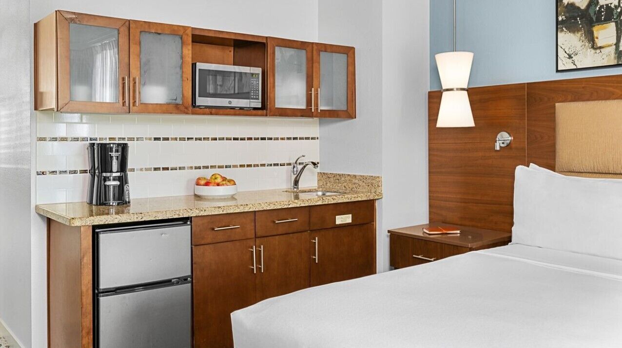 1 slaapkamer, een kluis op de kamer, een strijkplank/strijkijzer