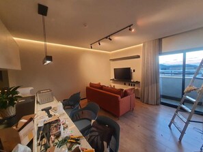 Decoración personalizada, muebles diferentes y escritorio 