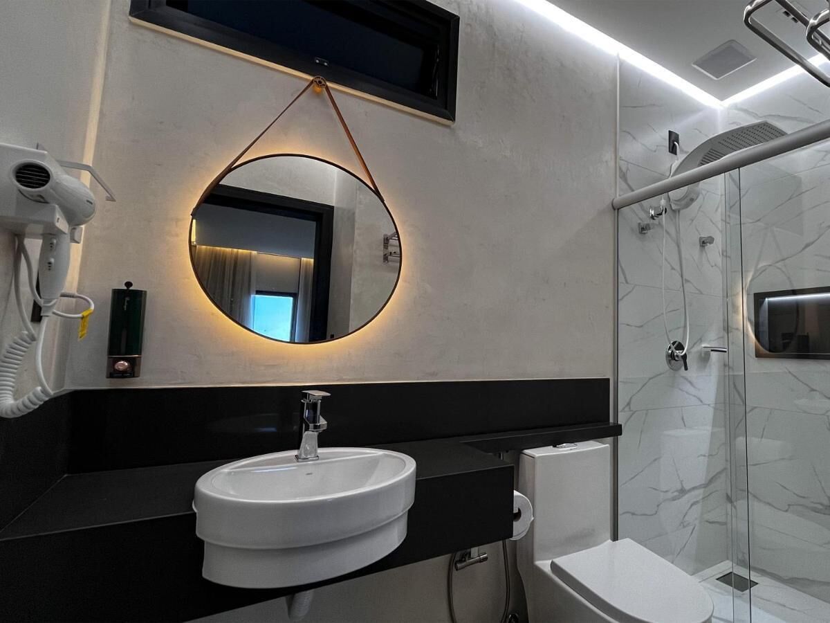 Departamento Deluxe, balcón, vista a la montaña | Baño | Regadera, secadora de cabello, toallas, jabón 