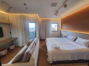 Deluxe Studio Suite, Balcony, Mountain View | Living area | Smart speakers - Apart-hotel Theotókos Flats (Piumhi)