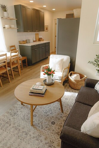 Cozy Downtown Havens - 3