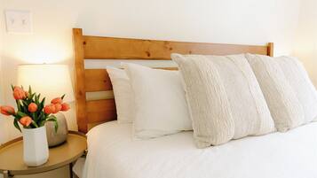 1 dormitorio, tabla de planchar con plancha, wifi y ropa de cama