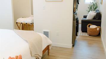 1 habitación, tabla de planchar con plancha, wifi y ropa de cama