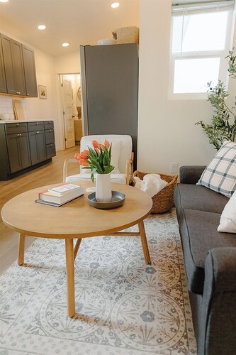 Cozy Downtown Havens - 4