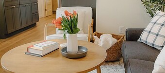 Cozy Downtown Havens - 4