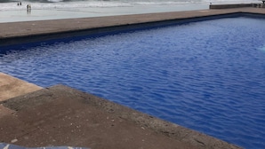 حمام سباحة