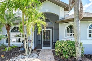 Exterior detail - Flamingo House - with Boat dock & Kayak & Fenced (Cape Coral)
