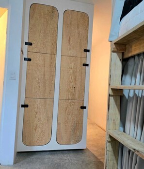 Dormitório compartilhado luxo, somente para homens | Wi-Fi de cortesia