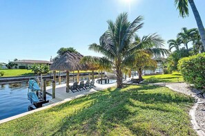 Property grounds - White Sea Shell - with Tiki Hut and Boat Lift (Cape Coral)