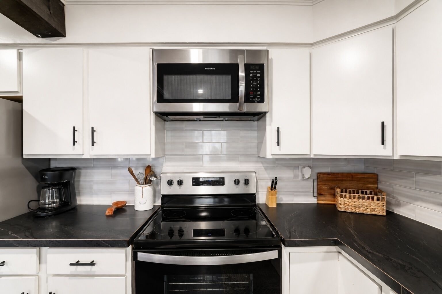 Coffee/tea maker, fridge, microwave, oven