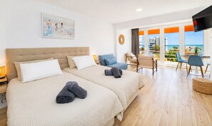 Tabla de planchar con plancha, wifi gratis y ropa de cama 