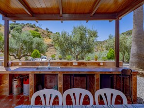 Outdoor dining - Cubo's Casa Rural Viña Miranda / private pool / ideal for children / mountain views (Cártama)