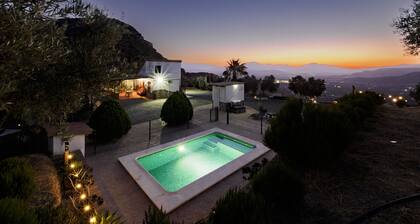 Cubo's Casa Rural Viña Miranda / piscine privée / idéal pour les enfants / vue sur la montagne