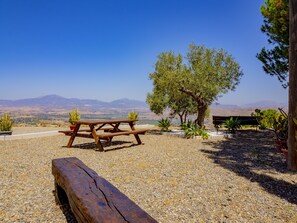 Outdoor dining - Cubo's Casa Rural Viña Miranda / private pool / ideal for children / mountain views (Cártama)