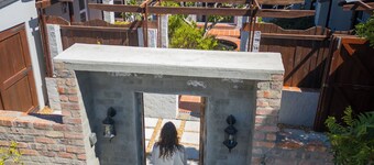 Spacious Family Beach House in Pringle Bay with huge garden next to a stream