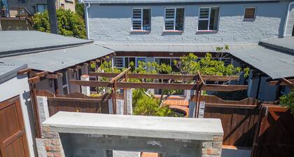 Spacious Family Beach House in Pringle Bay with huge garden next to a stream