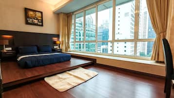 Deluxe Studio Suite, City View | Desk, iron/ironing board, free WiFi