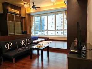 Deluxe Studio Suite, City View | Desk, iron/ironing board, free WiFi - Parkview Serviced Apartment (Kuala Lumpur)
