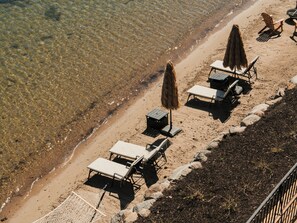 On the beach, sun loungers, beach towels, fishing - The Shoreline Hotel (Spring Park)