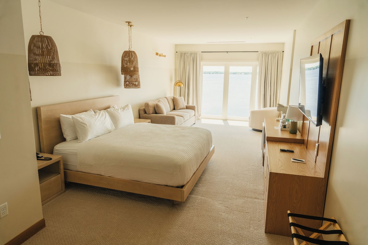 1 bedroom, premium bedding, individually decorated