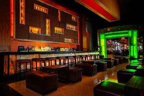 Bar (on property) - Harborside Resort at Atlantis-1 Bedroom-1 Bath- Access to Atlantis Waterparks (Paradise Island)