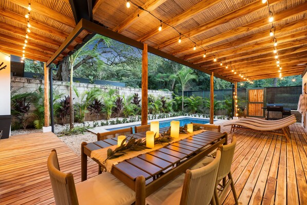 Outdoor dining - Casa Kaia, Modern 3BR Oasis with Private Pool, Steps to Tamarindo Beach (Tamarindo)