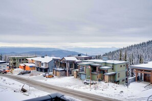Exterior - Brand new 4 bed/3 bath duplex w/ private hot tub, laundry, amazing views! (Silver Star Mountain)