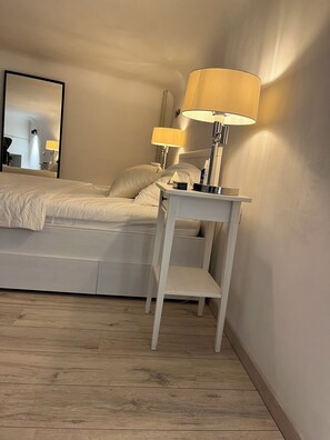 1 Schlafzimmer, Schreibtisch, WLAN, Bettwäsche