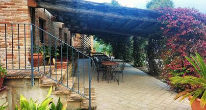 Cottage on the Marche hills with swimming pool.