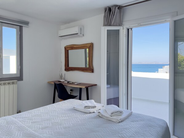 3 bedrooms, iron/ironing board, WiFi, bed sheets - Naxian Downtown Residence (Naxos Chora)