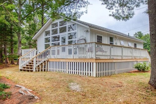 Charming Cottage on the Great Pond in Boothbay Harbor, Maine