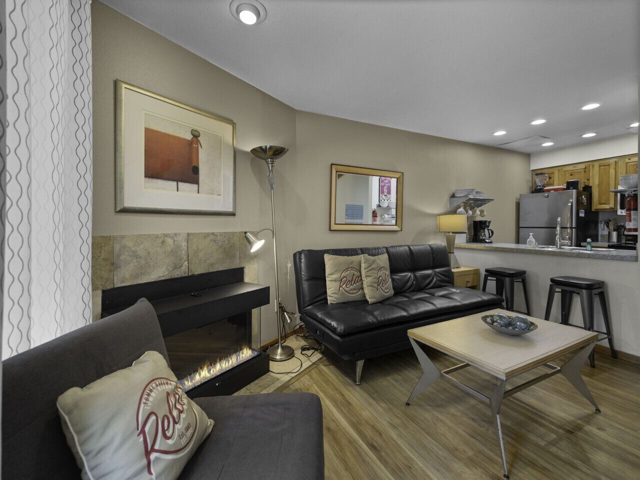 智能电视、壁炉