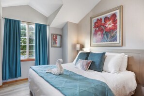 4 bedrooms, desk, iron/ironing board, travel cot