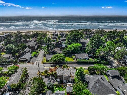 Beaches Inn Townhomes Group Getaway: Walk to Beach | Dog-Friendly
