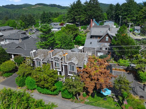 Beaches Inn Townhomes Group Getaway: Walk to Beach | Dog-Friendly