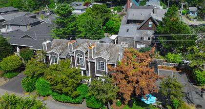 Beaches Inn Townhomes Group Getaway: Walk to Beach | Dog-Friendly